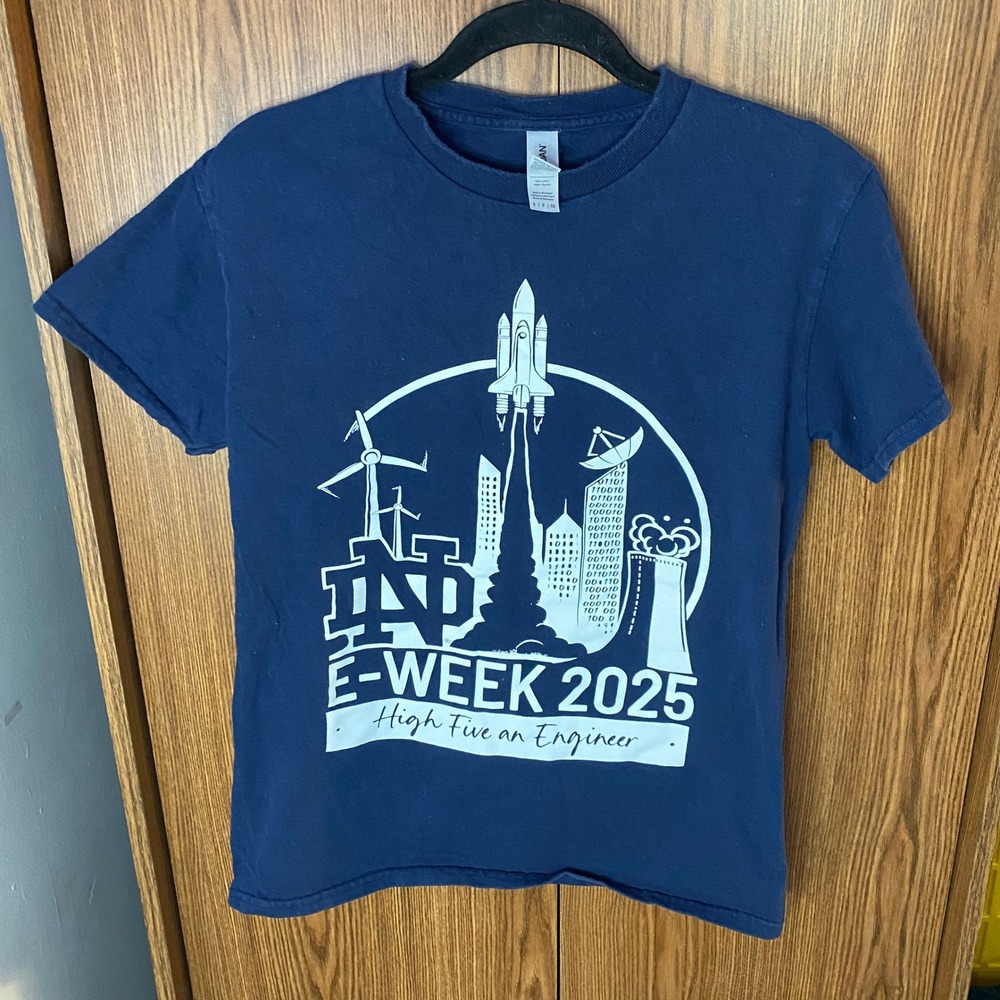 Gildan‎ Notre Dame E-Week 2025 T-Shirt Mens Small Navy Blue Engineering Graphic